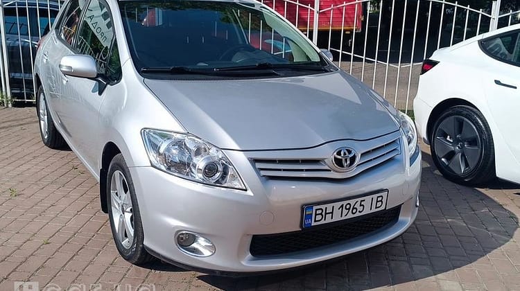 Toyota Auris, 2011
