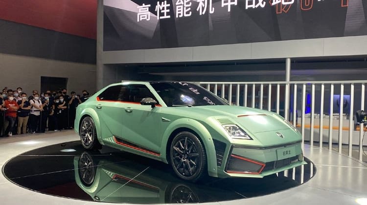 Great Wall Motors представила свій новий бренд Saloon